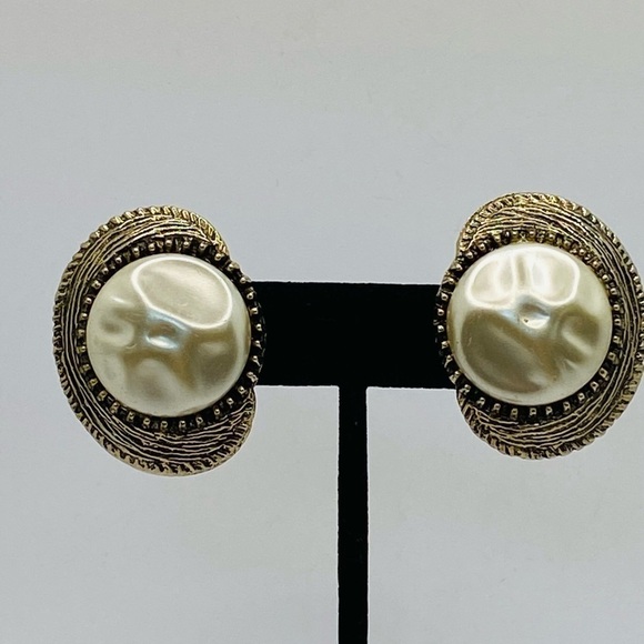 Clip Ons Faux Pearls Statement Antique Gold Tone - Picture 8 of 15